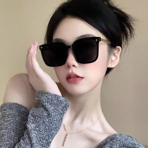 Elegant Women's Sunglasses, Slimming Face, 2024 New Model, Chain-Leg Star-Shaped Sunglasses, Black, Suitable for Large Faces