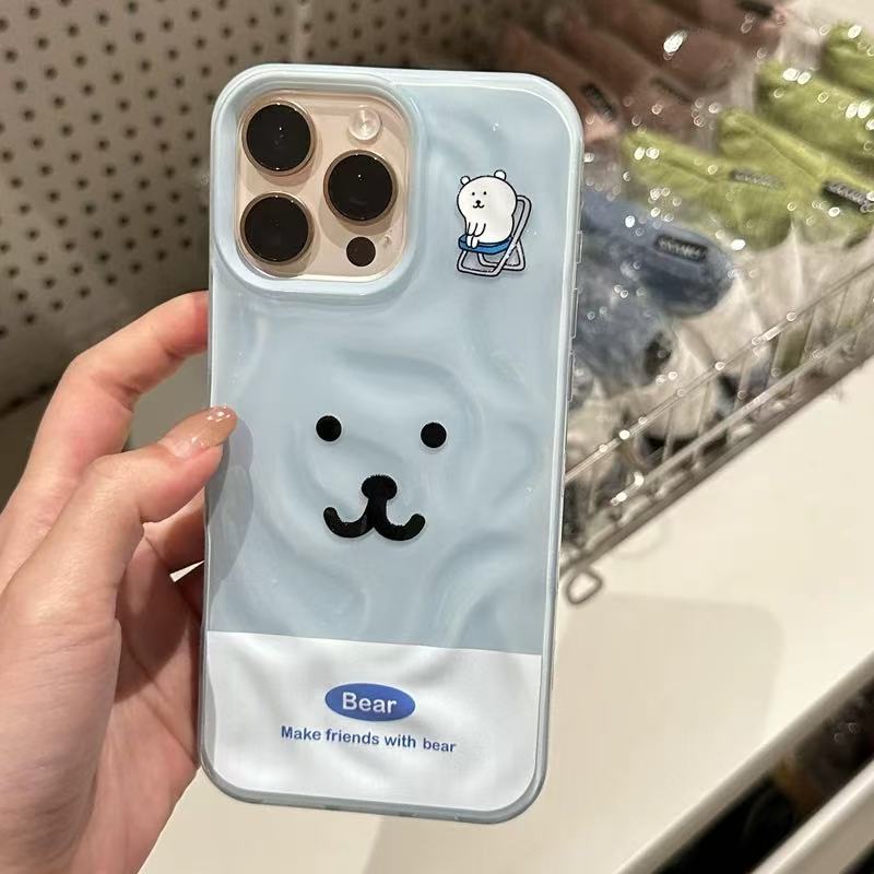 La expresión de oso plisado de niña es adecuada para iPhone16ProMax nuevo 15 funda para teléfono móvil Apple 13/14 hembra