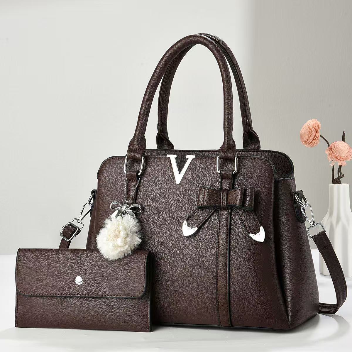 Bolsos grandes de marca de lujo ligero, bolsos de mujer, 2025 nuevo bolso de hombro de moda, sentido de alta gama, gran capacidad