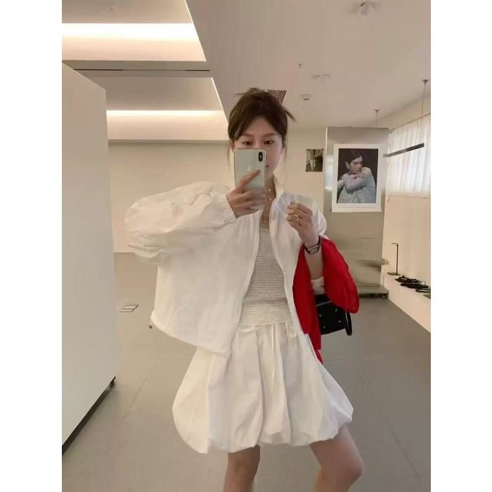 하얀색