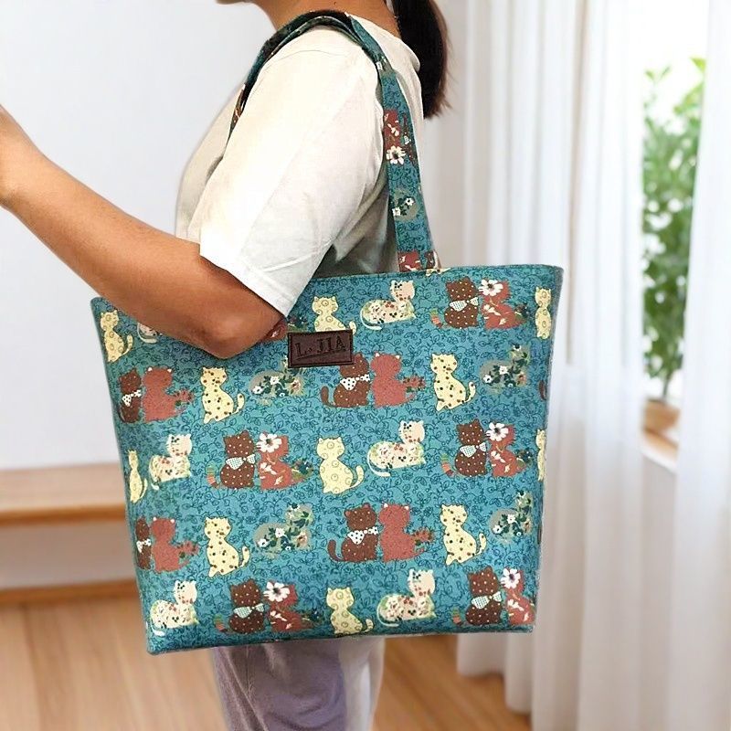 2025 New Printed Cartoon Animal Exquisite Ladies Handbag Shoulder Bag Large Capacity Mummy Bag Wholesale Canvas