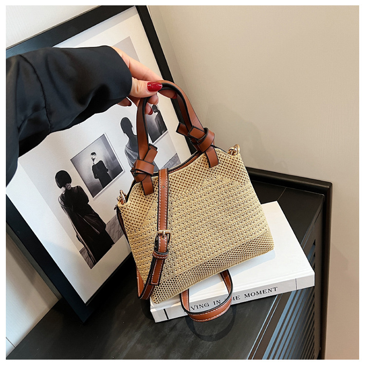Woven with high aesthetic value, 2023 new vegetable basket bag, Korean chip niche, forest style mesh hollowed out_voghion.com