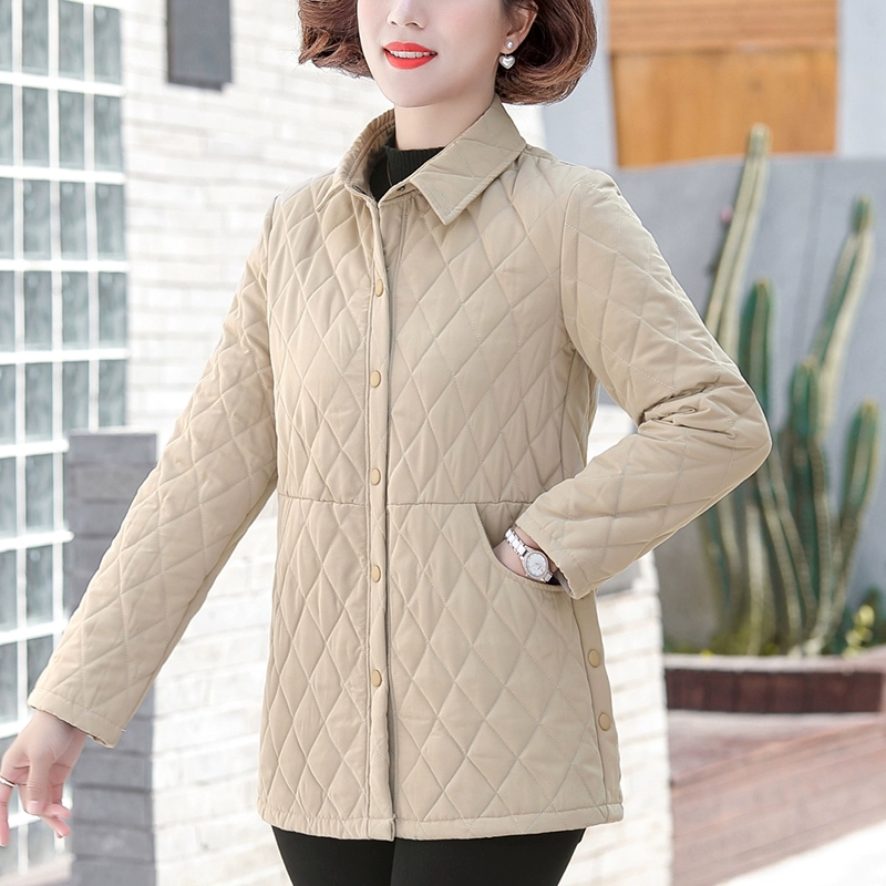 Легкая женская куртка на хлопковой подкладке, новый стиль осени и зимы 2023 года, стеганое пальто для мам среднего возраста.