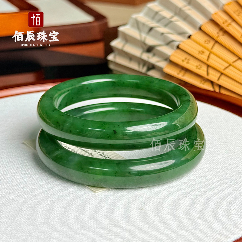 Natural Xinjiang Hetian Jade Bracelet Jasper Spinach Green Flat Jasper Bracelet as a Holiday Gift for Mom and Girlfriend