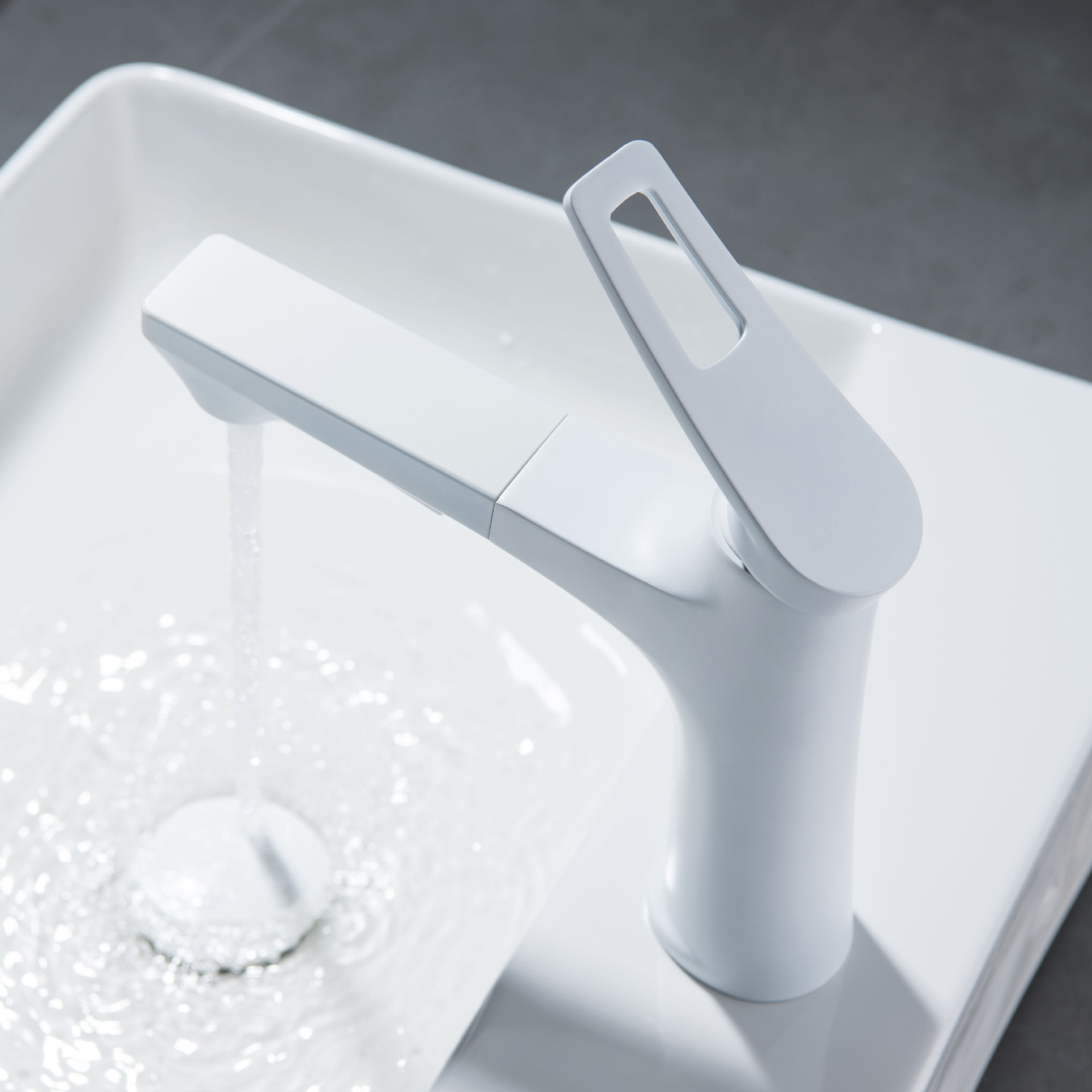 Pistola de cobre Grifo gris Lavabo extraíble Todo cobre Grifo telescópico plateado frío y caliente multifuncional Aguja de un solo orificio