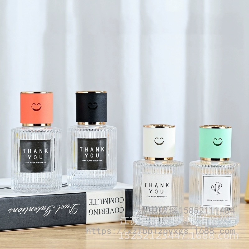 厂家现货批发透明车载玻璃香薰瓶高档香水玻璃瓶酒店扩香精油瓶