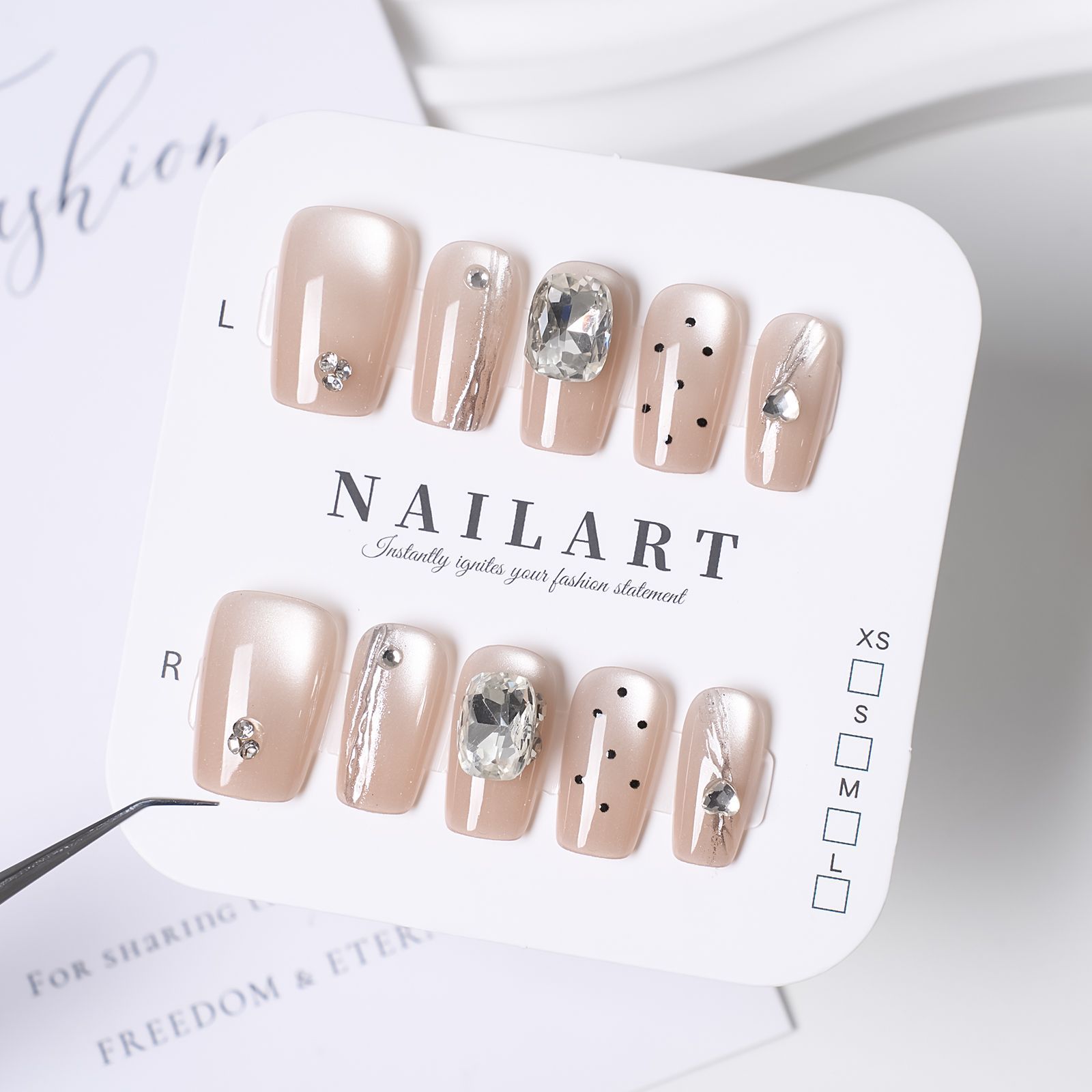 10 piezas decodificadas en línea estilo rojo temperamento alto poco fragante estilo francés in se siente la atmósfera blanca de las uñas hechas a mano