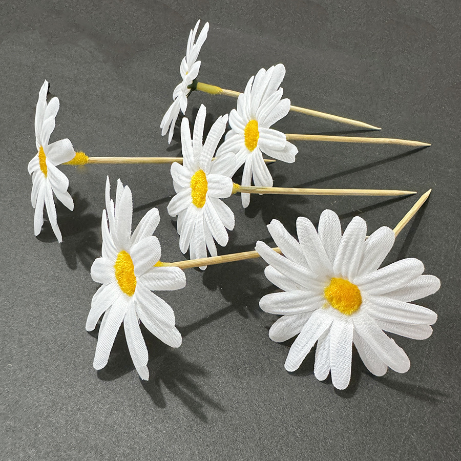 Decoraciones de platos fríos de rosas creativas, inserciones, flores de margaritas pequeñas simuladas, adornos de frutas desechables, platos de frutas, decoración de postres