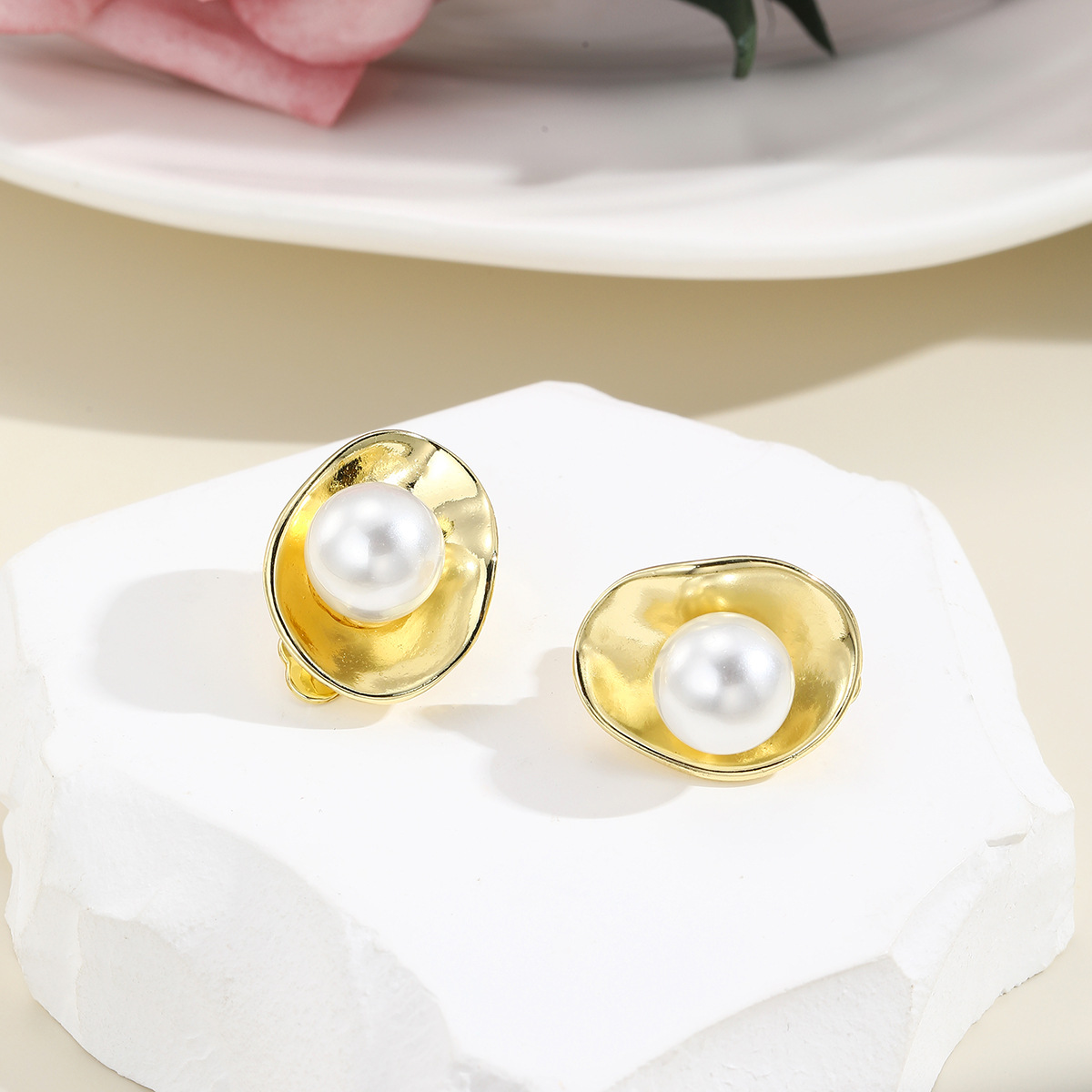 Fashion Round Oval Pearl Inlay Rhinestones Earrings 1 Pair