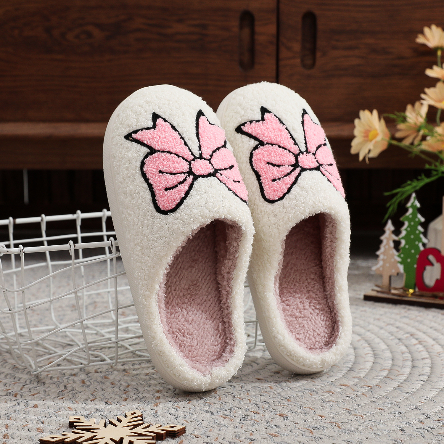Creativo nuevo lindo arco rosa zapatillas de algodón para mujeres interior invierno zapatillas de peluche grande al por mayor