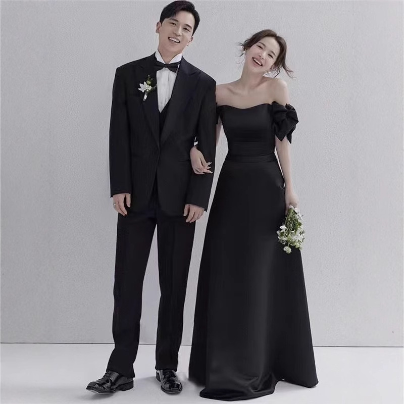 Đầm suông midi satin đen phong cách Hepburn, tay vai nơ, váy cưới nhẹ kiểu Pháp — đen, trắng
