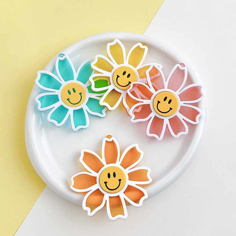 Explosive acrylic composite craft smiley face flower chrysanthemum fashion earrings pendant key chain pendant head rope decoration Explosive acrylic composite craft smiley face flower chrysanthemum fashion earrings pendant key chain pendant head rope decoration