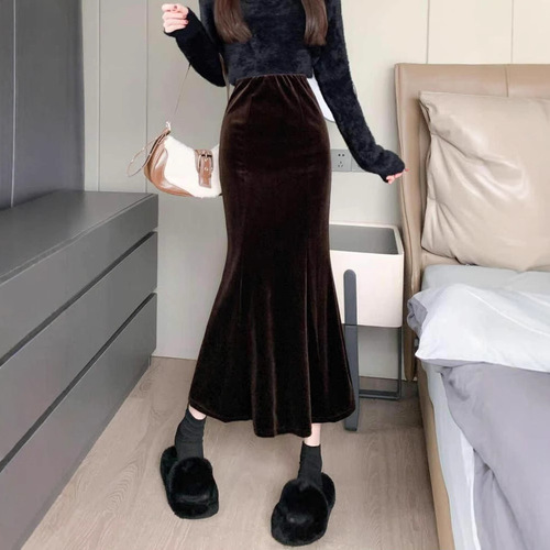 Black velvet fish-tail half-length skirt for women, autumn and winter, high-waisted, slimming A-line, petite, medium-long length, pleated skirt