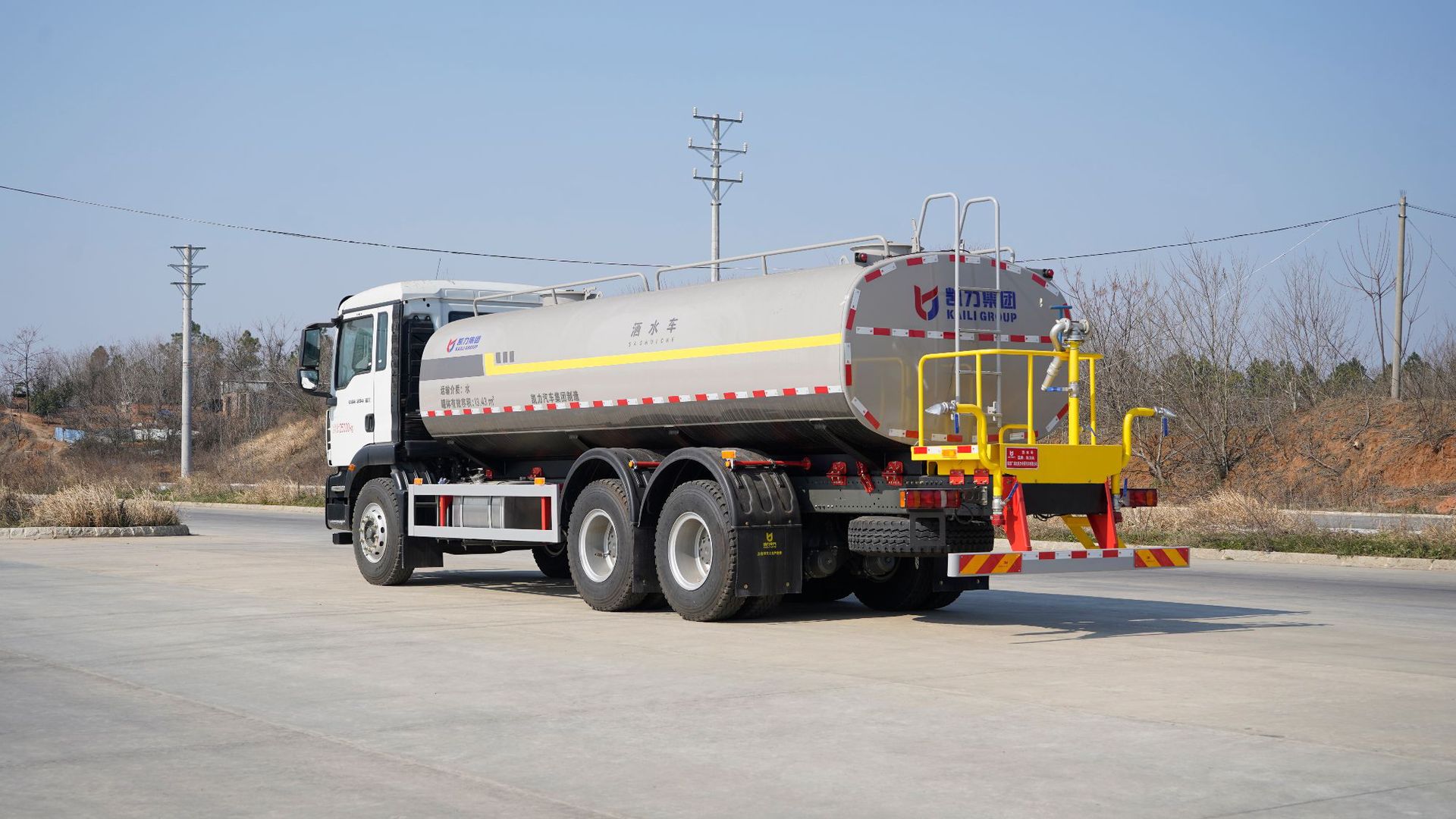 Sinotruk Howo Rear Eight-Wheel Sprinkler Truck 20 Cubic Meters Greening Spray Truck Price Large 22 Cubic Meters Stainless Steel Water Transport Truck