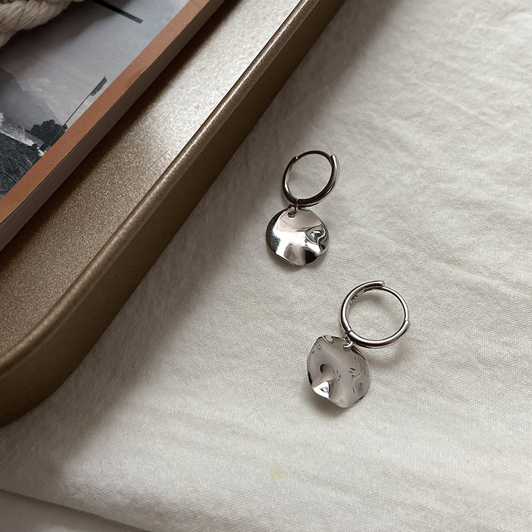 S925 plata esterlina irregular pendientes de disco para mujeres coreanas compactas convexas y suaves de la niña corazón estereoscópico de textura perfiles