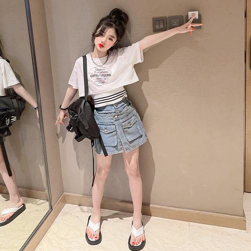 Girls Summer Fashion Casual Suit 2024 New Medium and Large Children Girls Short-sleeved T-shirt Denim Shorts Two-piece Set