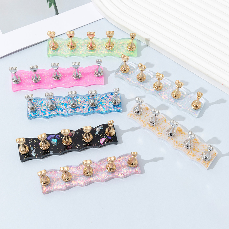 Customized Wavy Manicure Checkerboard Nail Polish Aurora Colorful Gold Foil Base Heart Metal Finger Rest Practice Stand Display Customized Wavy Manicure Checkerboard Nail Polish Aurora Colorful Gold Foil Base Heart Metal Finger Rest Practice Stand Display