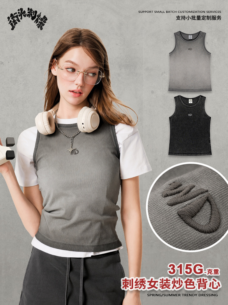 2025 verano americano marca de moda retro blanco delgado sin mangas camiseta de base 3D bordado letras chaleco de hombro para mujeres