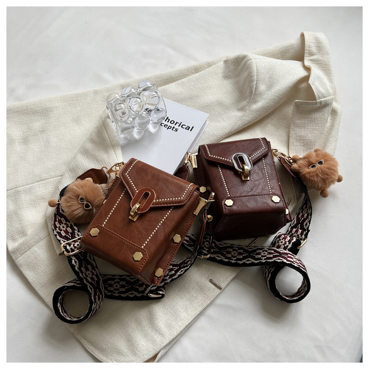 This year's popular Korean version of small for women 2024 new fashionable broadband crossbody bags, niche mobile_senzul.com