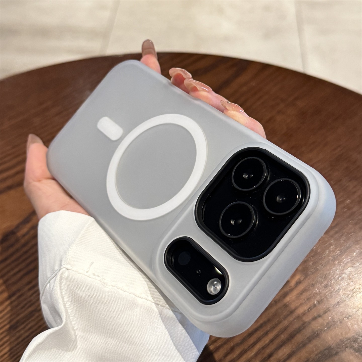 Funda de teléfono móvil de moda dos en uno con diseño de gelatina escarchada para Apple 17, adecuada para iPhone 15, funda protectora simple anticaída 16