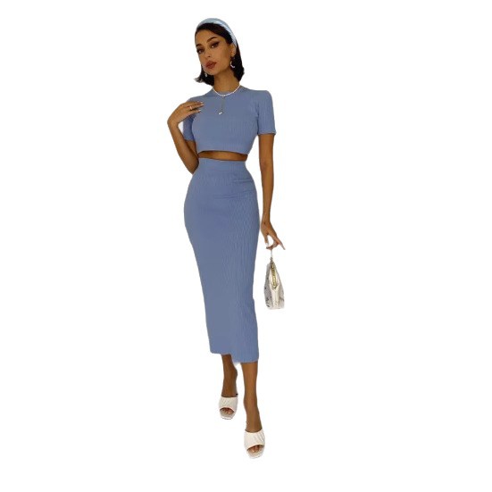 Skirt with a round collar