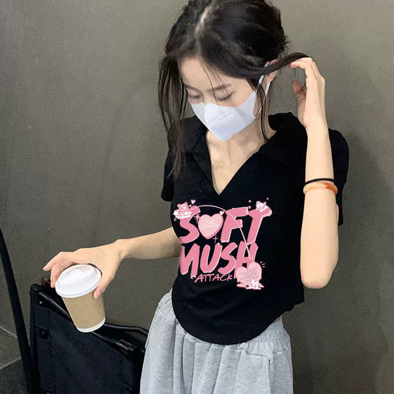 Черная женская футболка с короткими рукавами и воротником-поло, новинка лета 2025 года, корейский стиль, тонкий топ с изогнутым краем, хлопковый топ