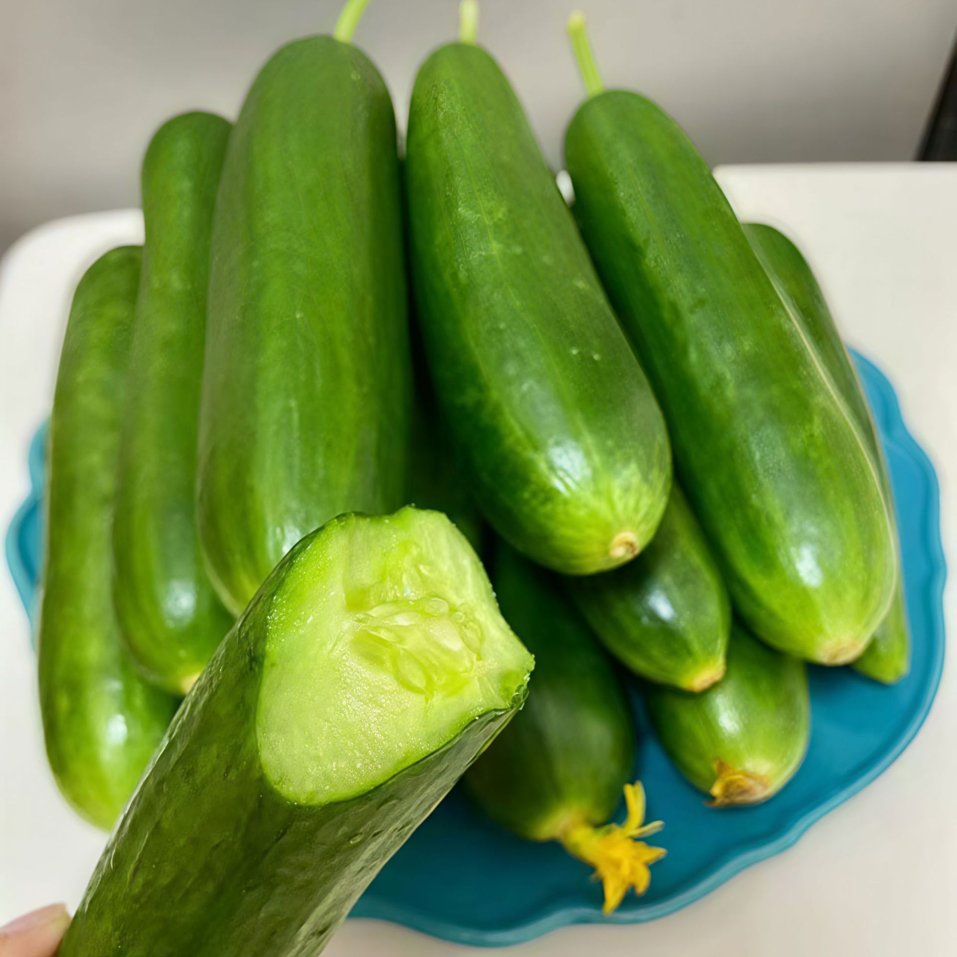 Shouguang Vegetables, Fruits, Cucumbers, Raw, Crispy and Fresh 2.5kg Cucumbers, Dutch Seasonal Thornless Cucumbers, Now Picked, Free Shipping