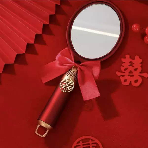 Mirror with bow