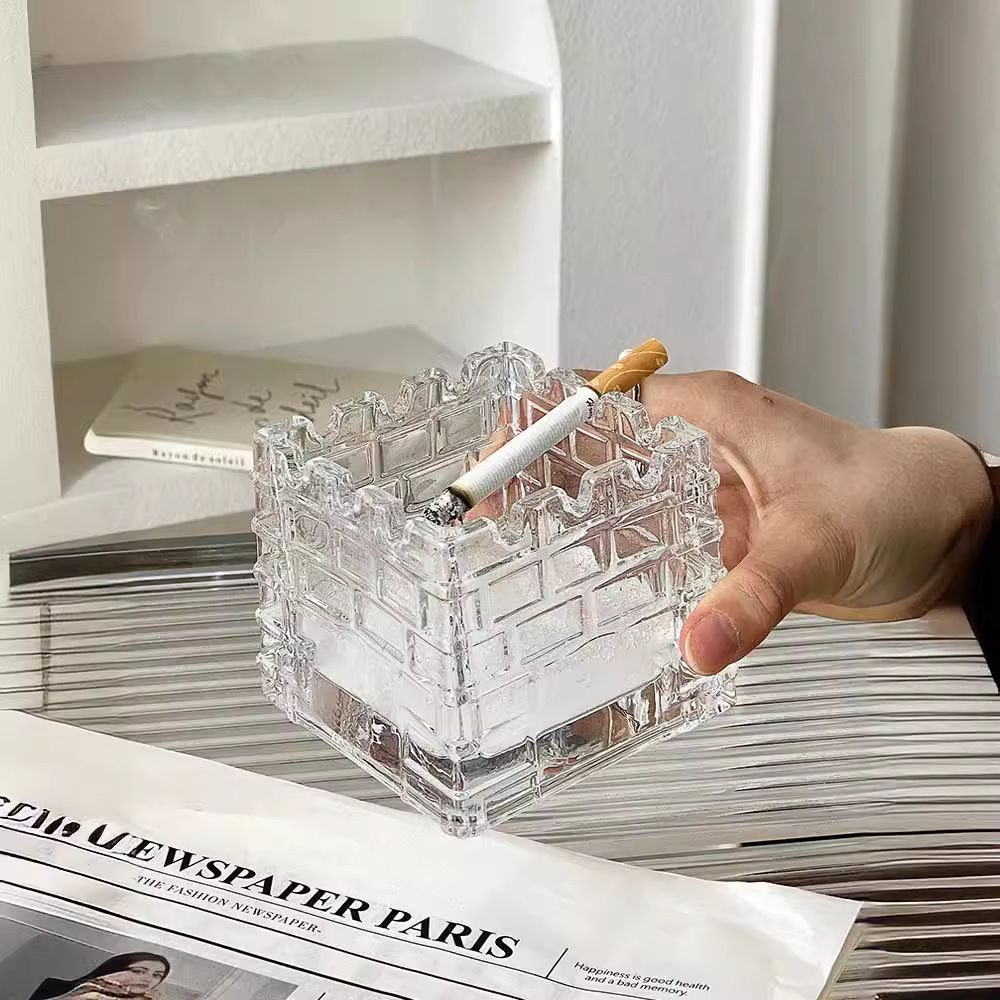 Cenciero de lujo ligero de alto nivel castillo anti-volante cenizas domésticas sala de estar creativa vidrio gran cenciero nicho decoración de diseño