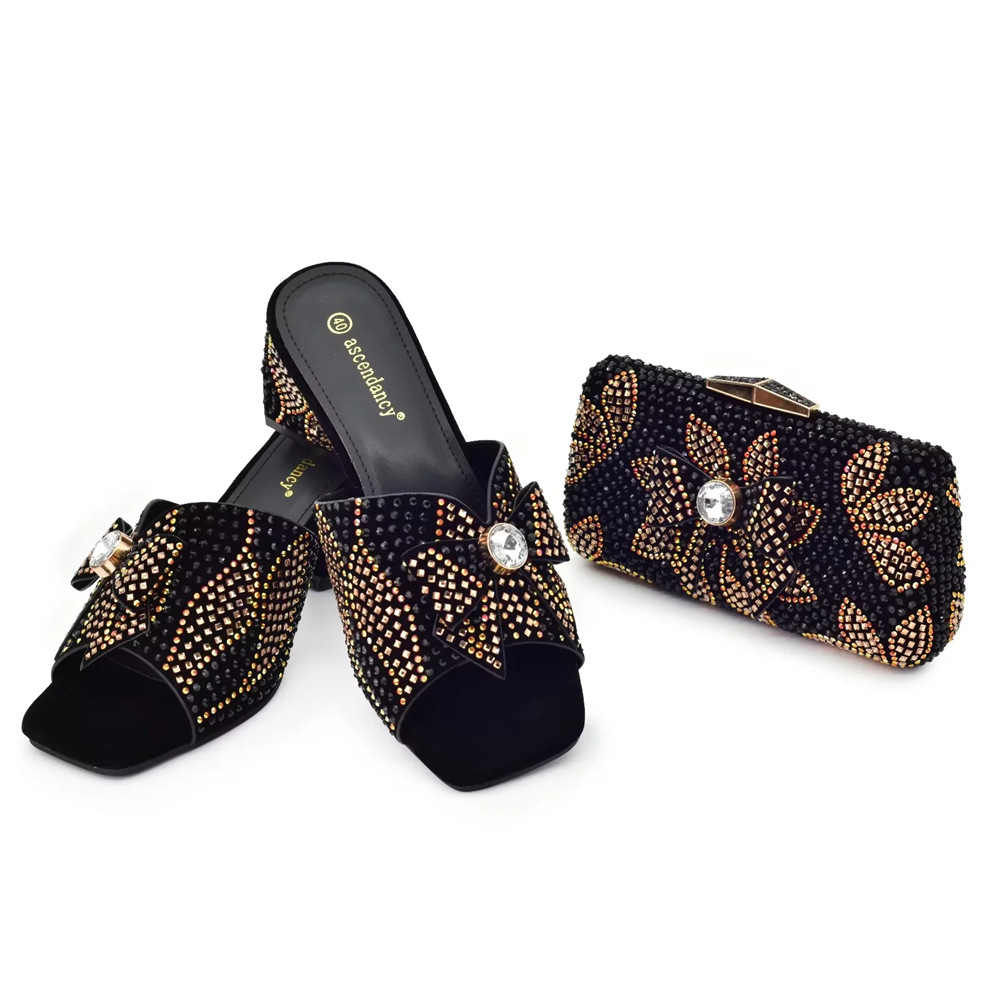 Vintage strasszokkal díszített női magassarkú cipő hozzáillő clutch stílusú vacsorához való öltönnyel_voghion.com