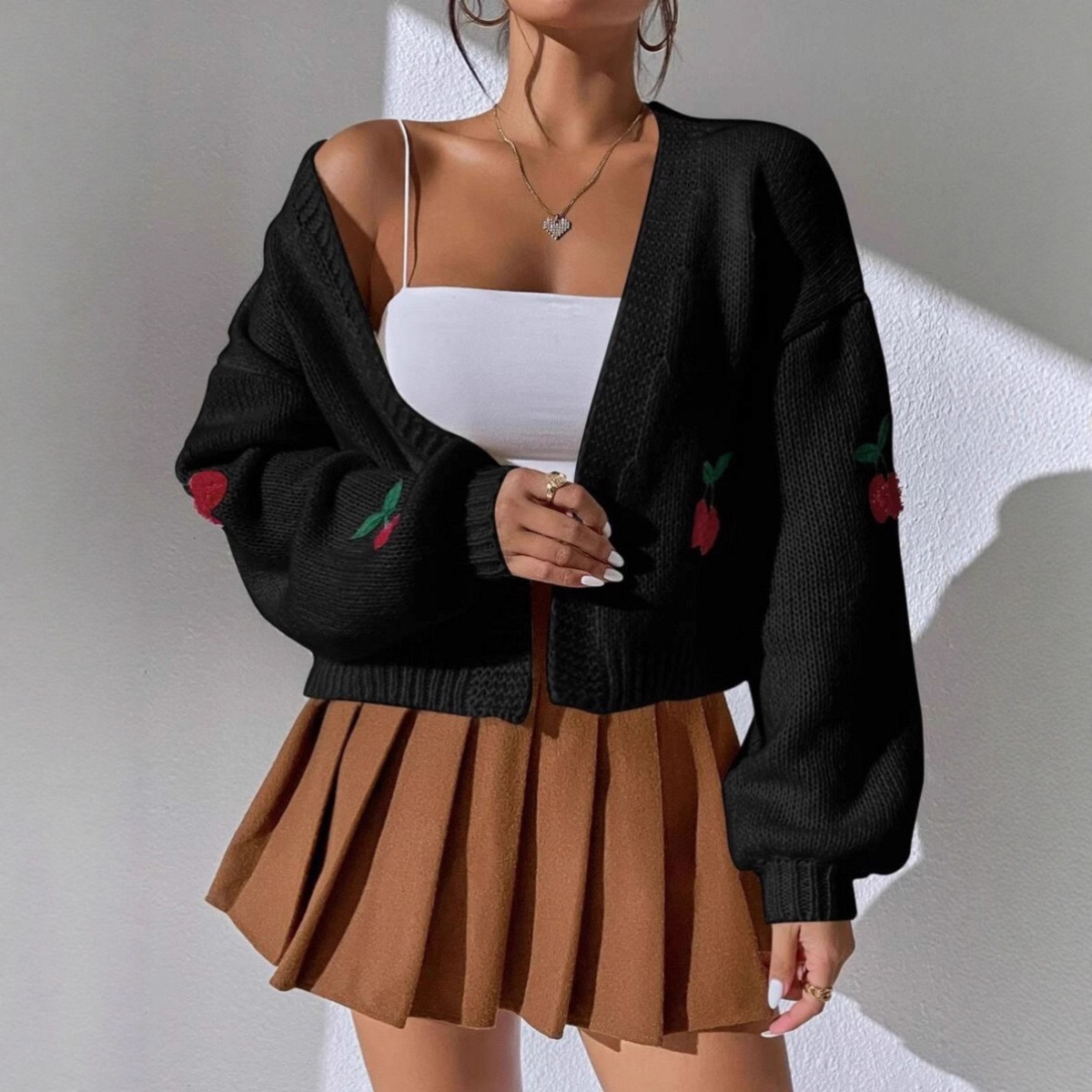 Nuevo suéter de bordado de cereza tridimensional transfronterizo de otoño y invierno de Europa y Estados Unidos. ropa de mujer. Cardigan de punto suelto sin hebilla.