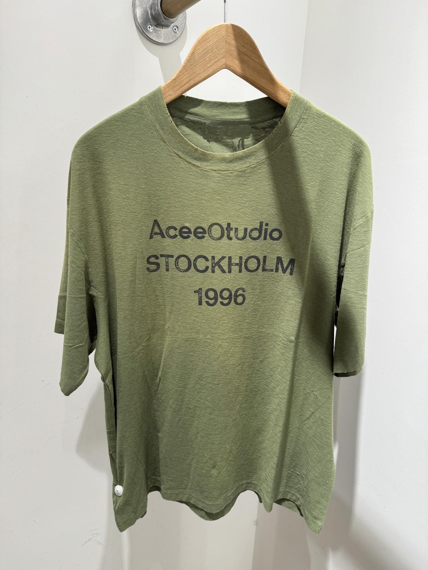 Green, with short sleeve
