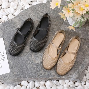 Flat Sandals Women's 2025 Summer Outwear French Temperament Single Shoes with Toe and Heels with Buckle Jelly Shoes