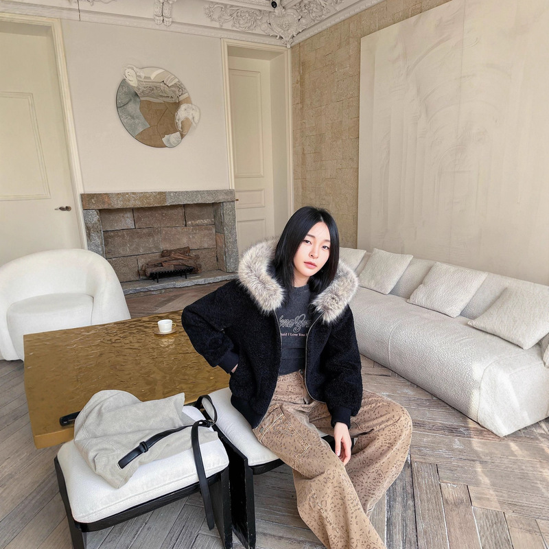Xu Yi Yi [Love Cycle] Custom-Dyed Hooded Fur Collar Imitation Lamb Wool Black Thickeneded Warm Jacket Slimming Look