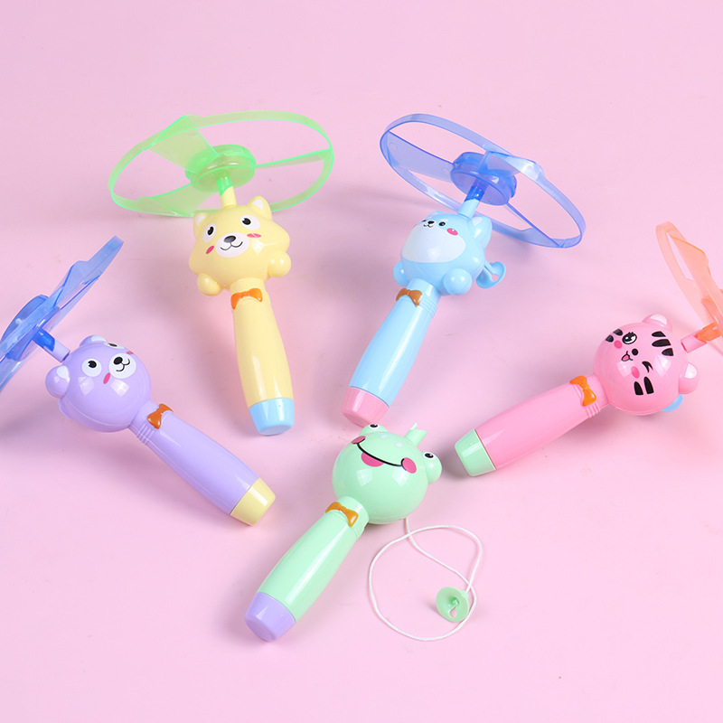 dibujos animados luminoso alambre de tracción mosquero mariposa iluminación de bambú libélula flash flash Frisbee empuje regalo para niños juguetes estandarte