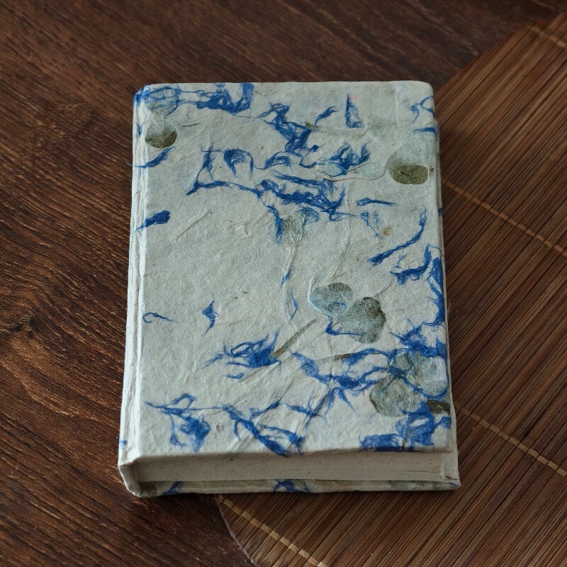 ネパールのロカタ植物の手作りの草紙は詩のアルバムを貼り付けて手帳の高い顔の値の日記を捺印します。|undefined
