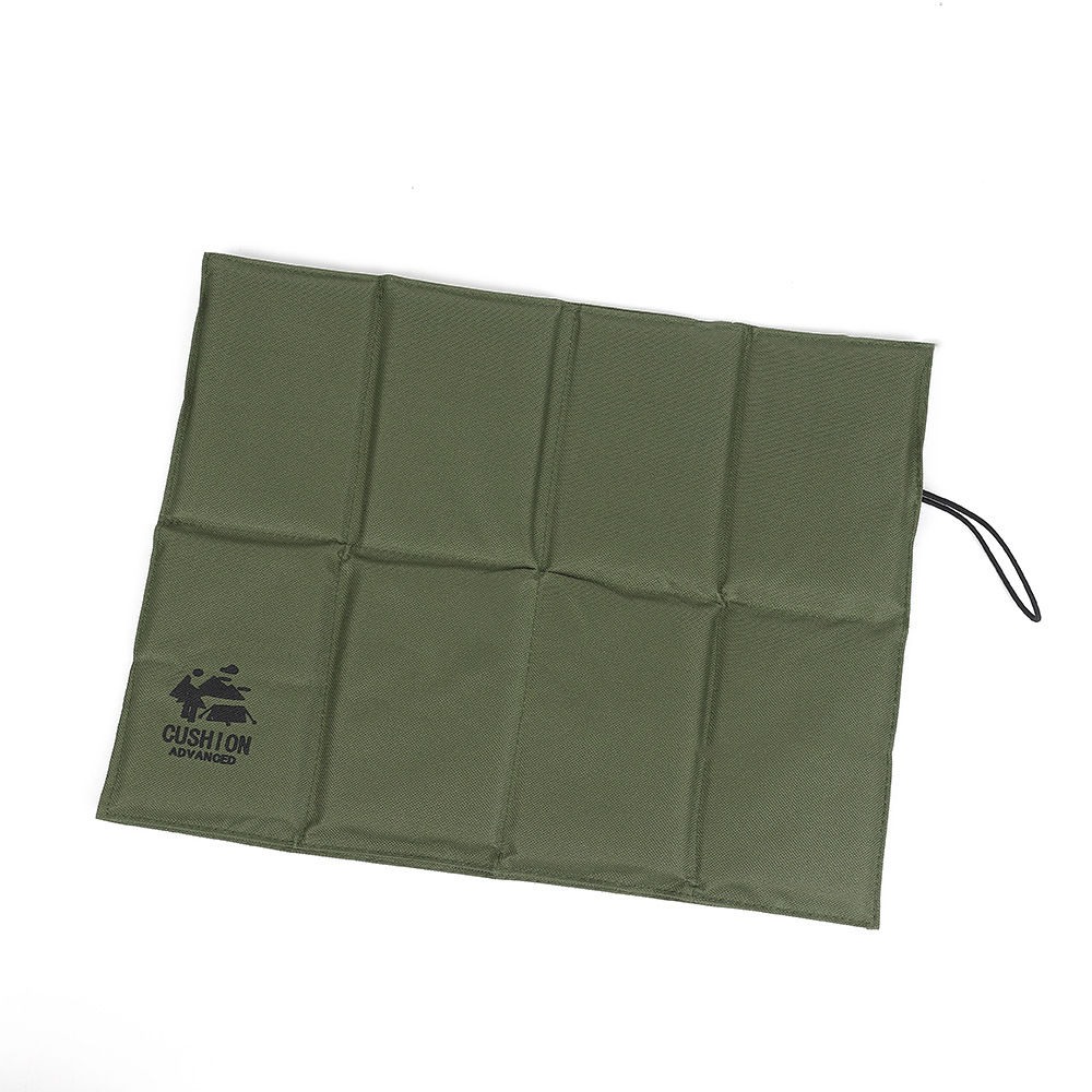 외부 포켓이 있는 밀리터리 그린 테두리