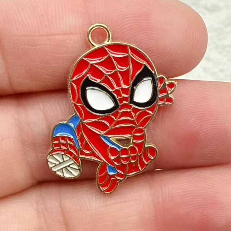 漫画のスパイダーマンのアイアンマンの合金の油を滴らせます。|undefined