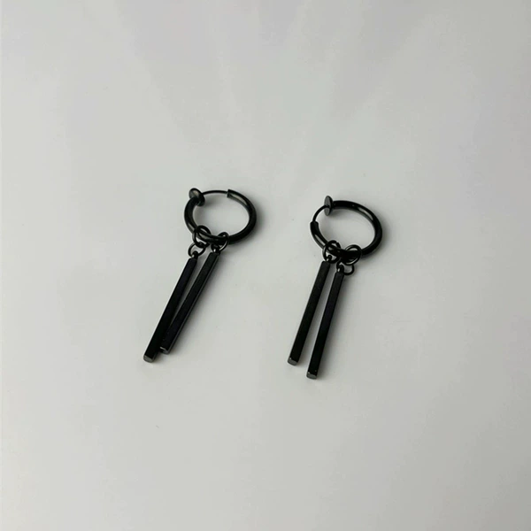 Black double-sided ear clip