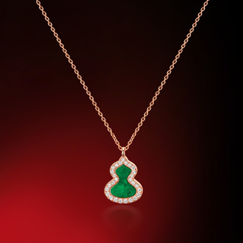 Q Home Pendentif Clavicule Haut de Gamme V Or Version Haute Couture Gourd Creuse Incrustée de Diamants Mode Légère et Luxueuse_voghion.com