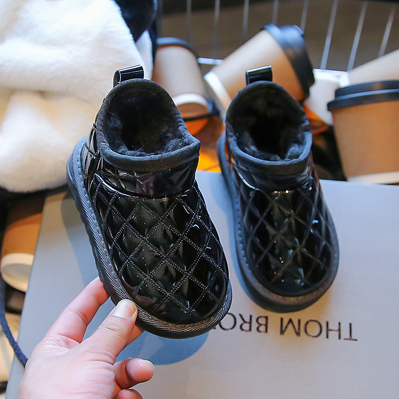 2023 Inverno Nuovi stivali da neve per bambini in peluche per ragazzi, scarpe impermeabili in cotone a quadretti per ragazze, isolati in pelle_voghion.com