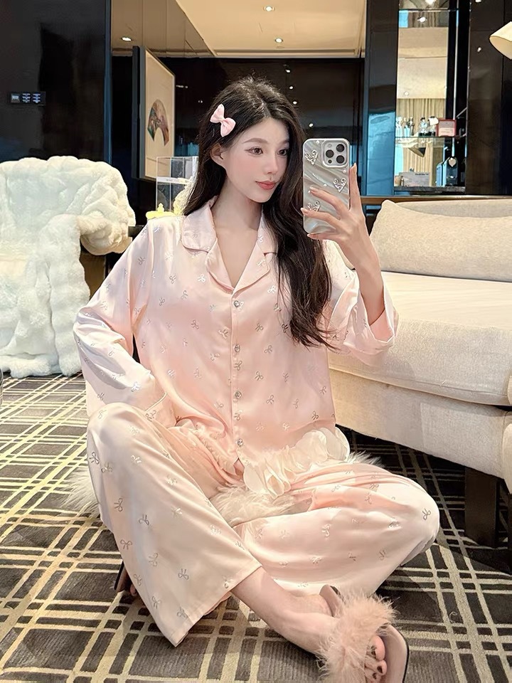 핑크색 긴소매 + 바지