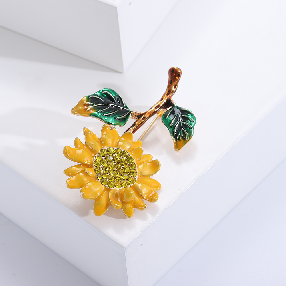 Japanese and Korean fashion elegant fresh sunflower brooch creative enamel plant clothing pin sweater cardigan accessories