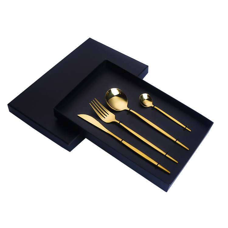 Cuchillo, tenedor y cuchara portugueses al por mayor transfronteriza traje de acero inoxidable Chapado en titanio de oro vajilla occidental cuchillo de carne y tenedor conjunto de 4 piezas