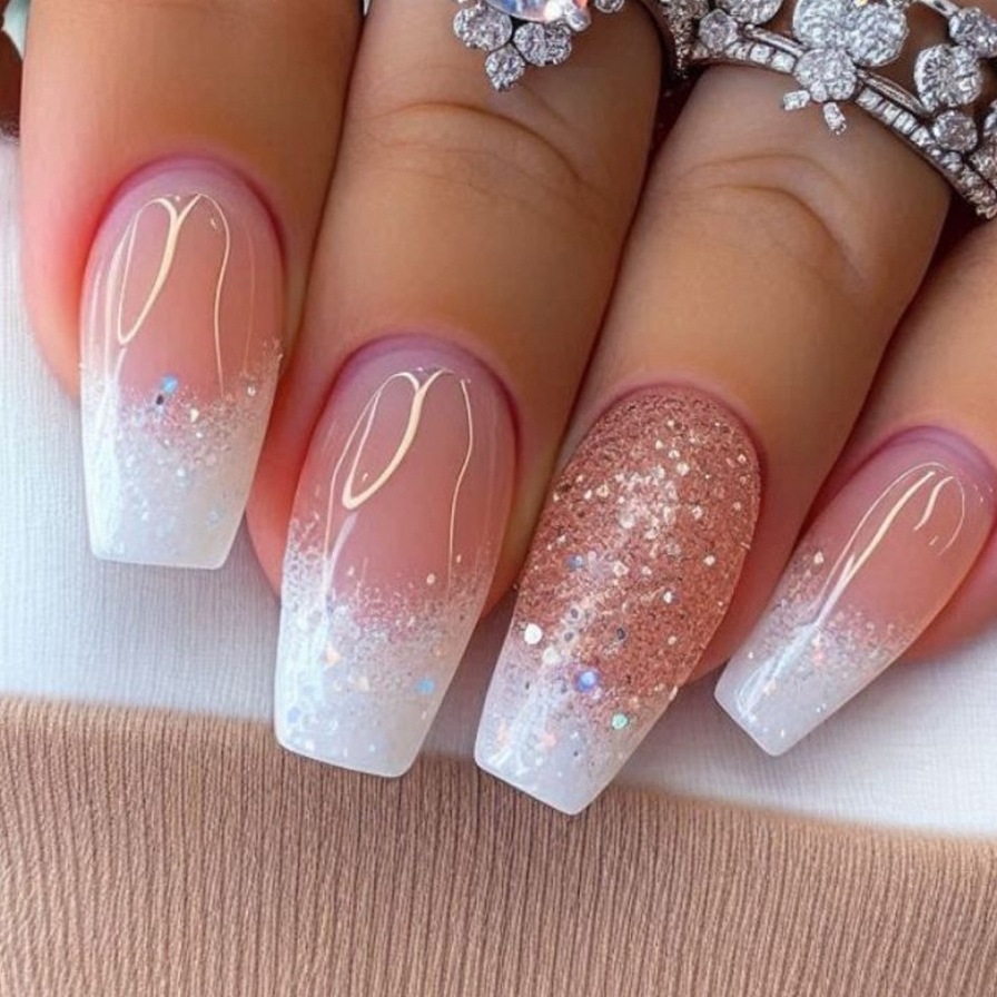 Hielo blanco transparente polvo desnudo parche de uñas oro rosa polvo brillante decoración ligera de lujo para usar uñas 24 piezas de uñas falsas