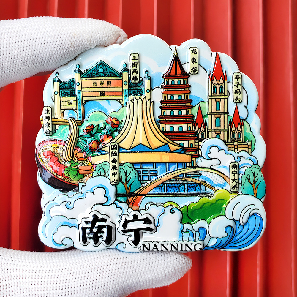 文創都市冷蔵庫は全国各地の北京上海南京観光スポットの記念品を貼っています。