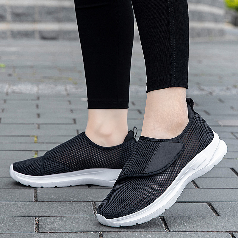 Primavera y verano relajados zapatos de caminata casuales de mediana edad ligeros y transpirables zapatos de pareja zapatos de mamá image 1