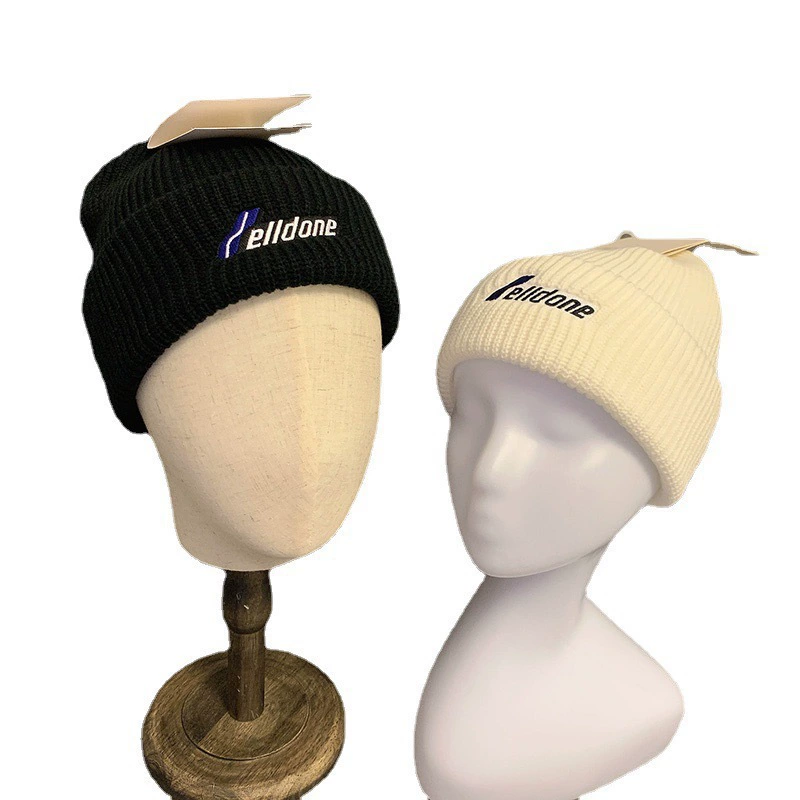 Keep warm fashionable woolen knitted hat for leisure for men and women, Korean style, with embroidery
