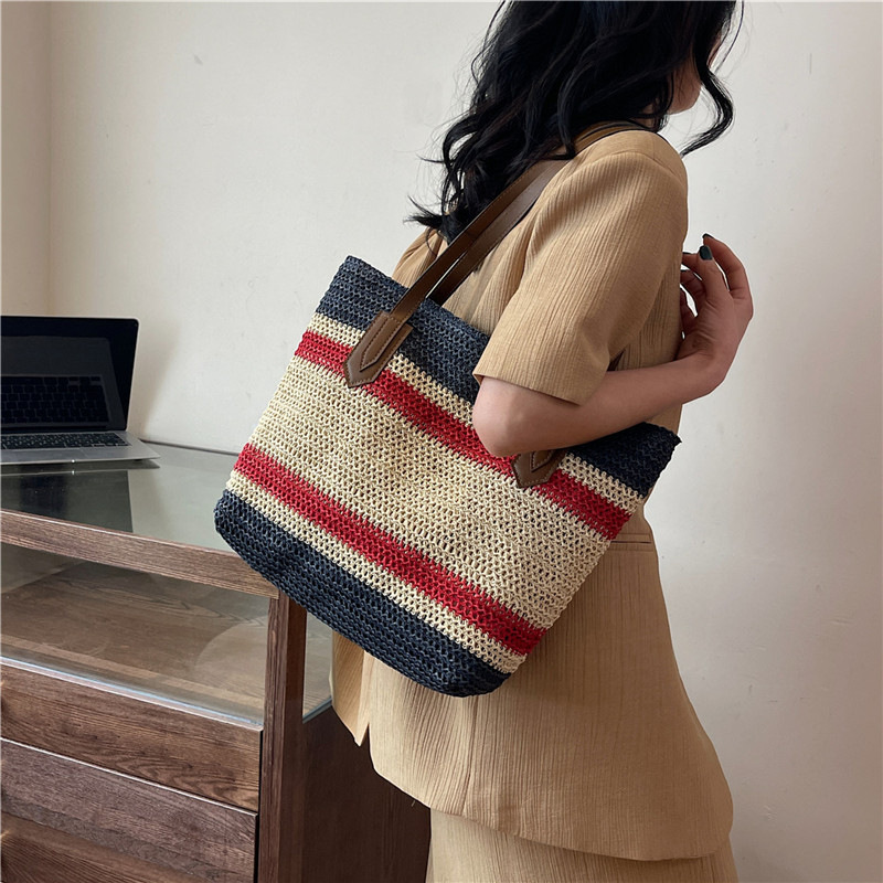 Wholesale of new straw woven bags for Spring 2025, large-capacity cross-border trendy and fashionable tote bags, casual commuting underarm bags undefined