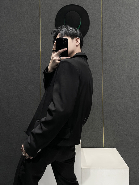 Black short shoulder pads